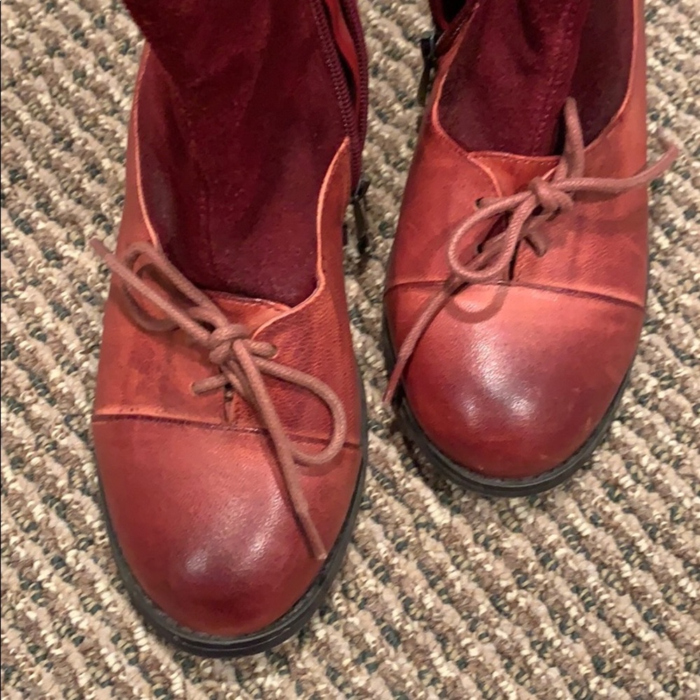 Antelope red bootie